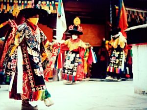 チベットの美しい風景広がるラダックにおける牧歌的な生活と宗教文化と 
